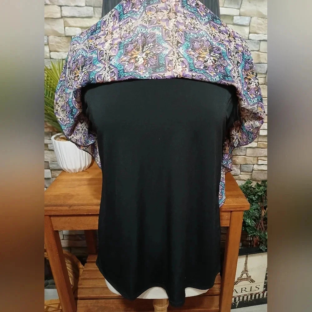 Notations Geometric Large Layered Flutter Blouse‎ - Picture 3 of 7